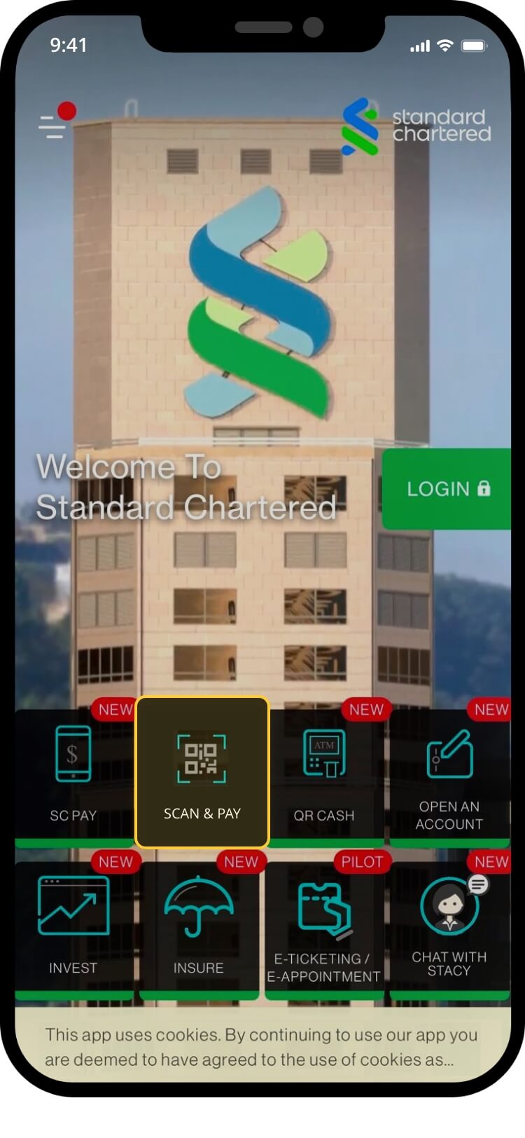 Standard Chartered scan-to-pay screen with the option to import a saved QR code from the photo album